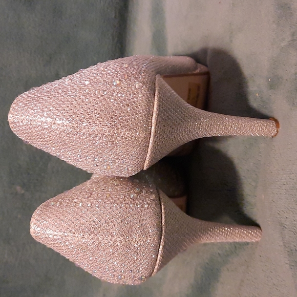 New Bonnilel Rhinestone Silver 4 in Heels, .50 Toe Lift, Rounded Toe, Size 8M. - Picture 6 of 10